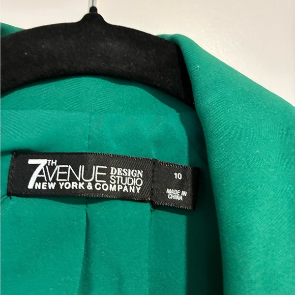 Elegant Women's Green Pantsuit by Zilane - Picture 3 of 3